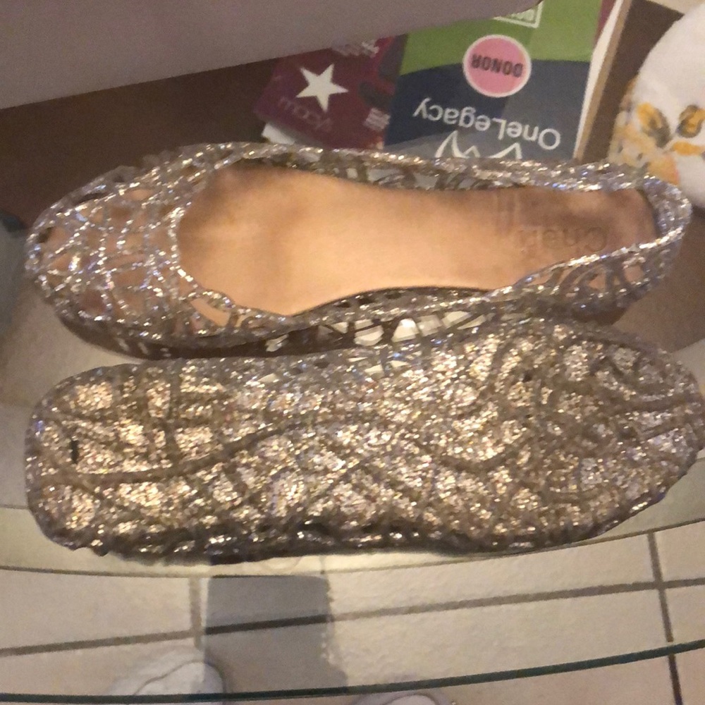 Flats - Picture 2 of 4